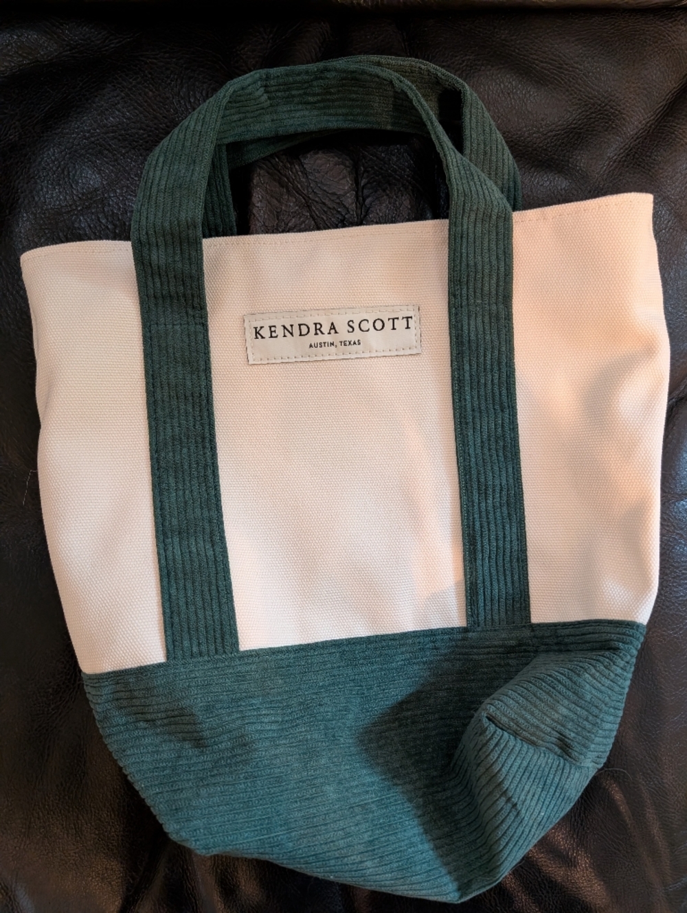 NEW 2026 SPRING Kendra Scott Cream Canvas Tote with Forest Green Straps & Base